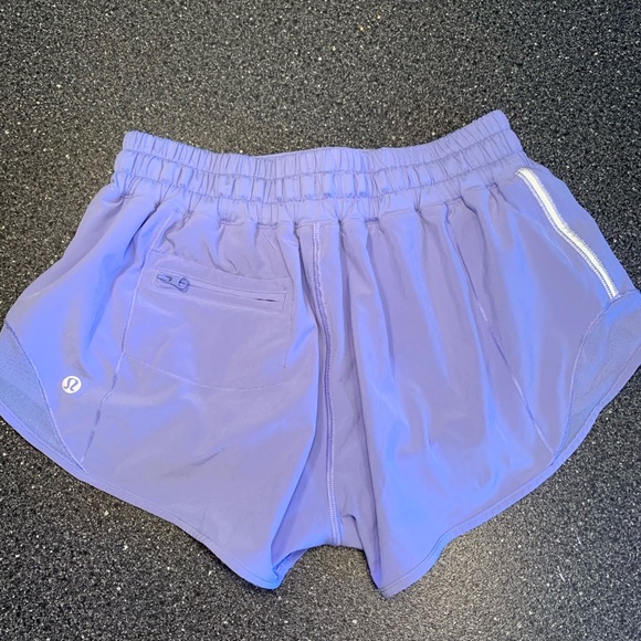 ❌Sold❌ Lululemon Hotty Hot shorts - Picture 3 of 5